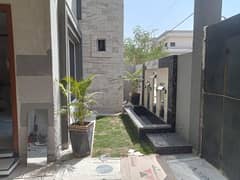 BRAND NEW 300SQYD LUXURIOUS BANGLOW FOR SALE
