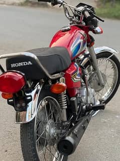 Honda 125 22 model red color