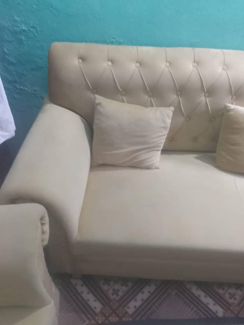 lush condition new comfortable sofa set 0
