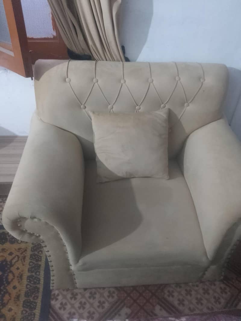 lush condition new comfortable sofa set 1