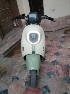 Yadea M3 Electric Scooty