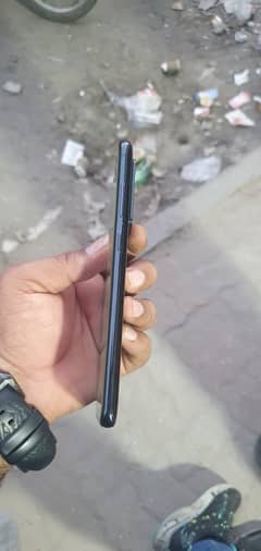 pin dot hai lite shade hai baki all ok mobile hai  03264123873