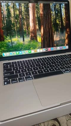 MacBook Air M3 13 inch 8gb Ram 256 GB SSD