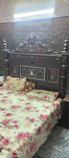 chinyoti wood bed room furnitute