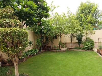 A 5500 sq Foot Constructed Plot: Prime Location Faisalabad