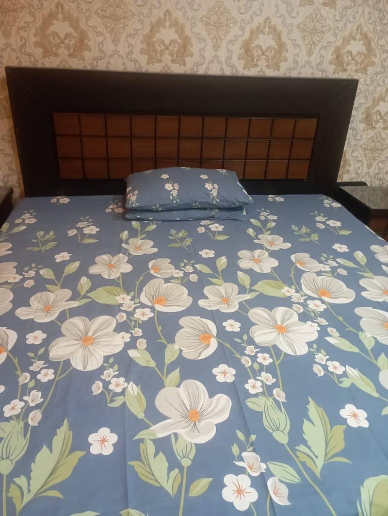 double bed dressing table two side table condition 10 by 10 2