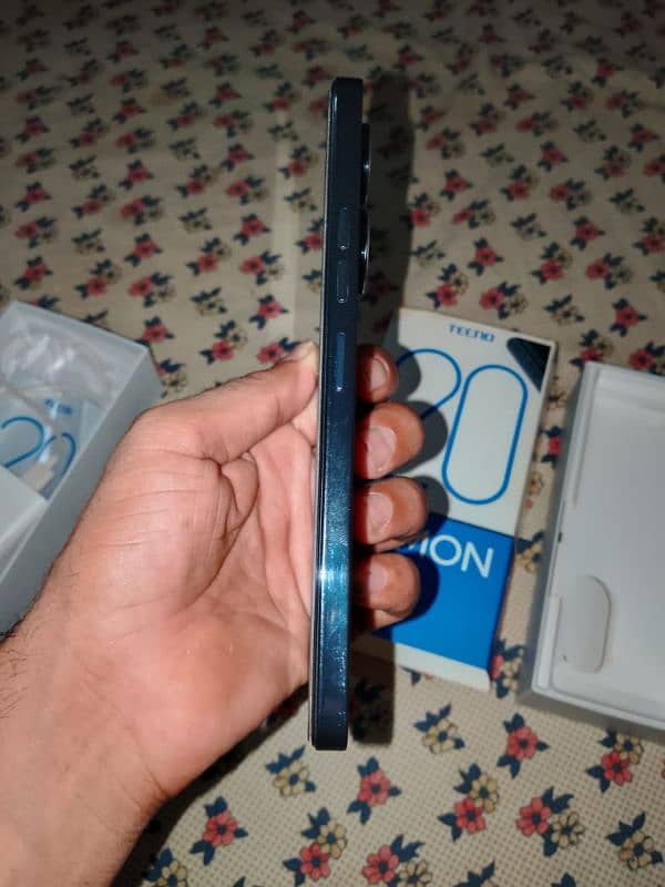 tecno camon 20 with complete box sealed set condition 10 by 10 5