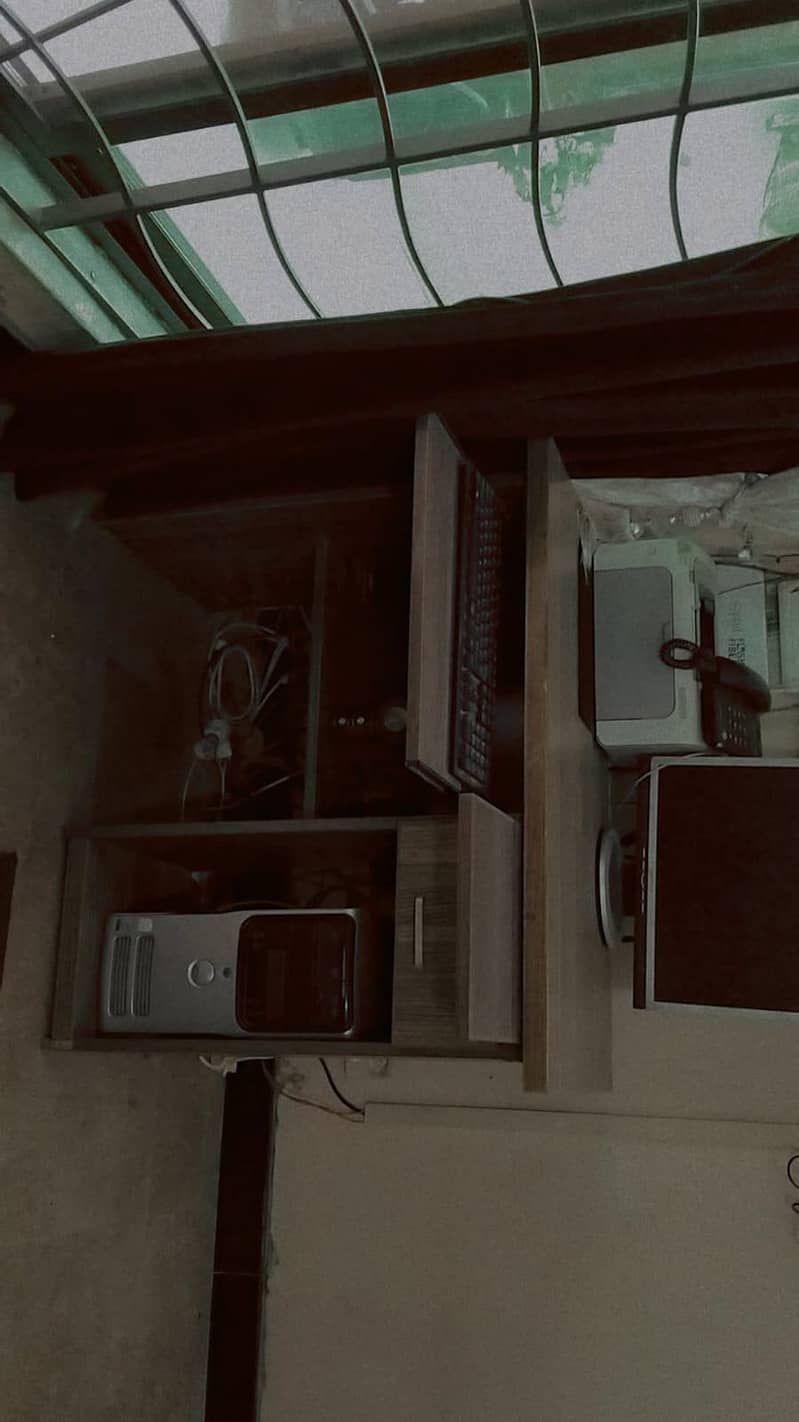 computer gaming table (only table ) 0