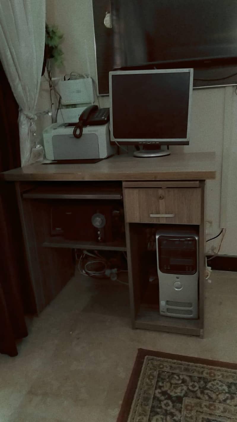 computer gaming table (only table ) 3