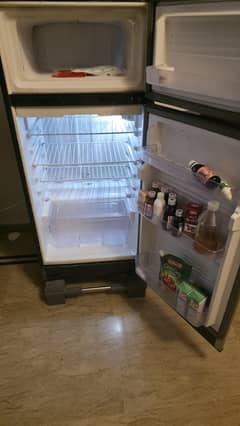 dawlance fridge medium size