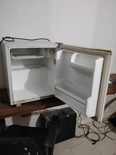 mini fridge imported hai good condition hai