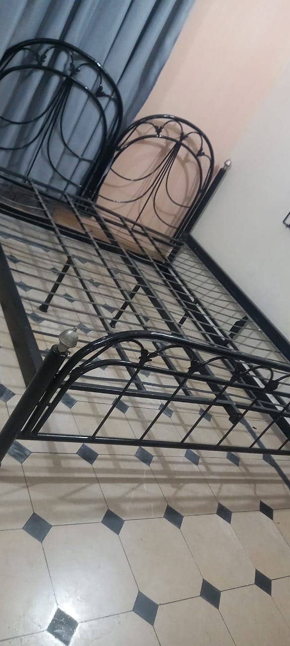 Iron Bed  with one mirror and two site tables in very good condition 4