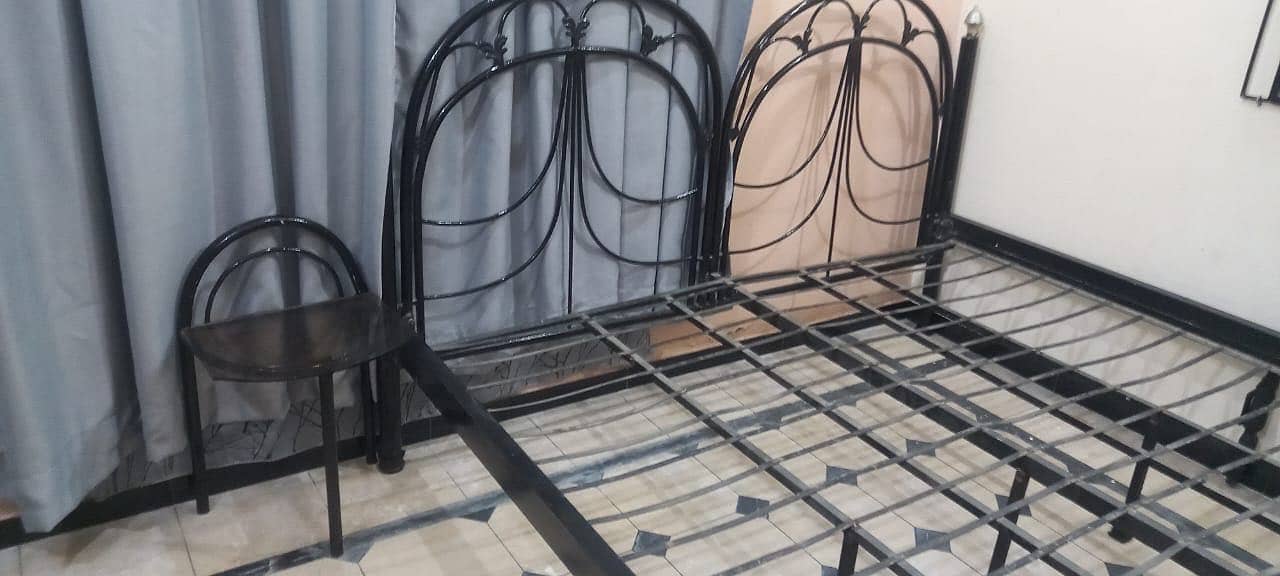 Iron Bed  with one mirror and two site tables in very good condition 5