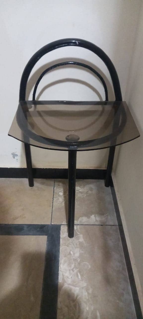 Iron Bed  with one mirror and two site tables in very good condition 7