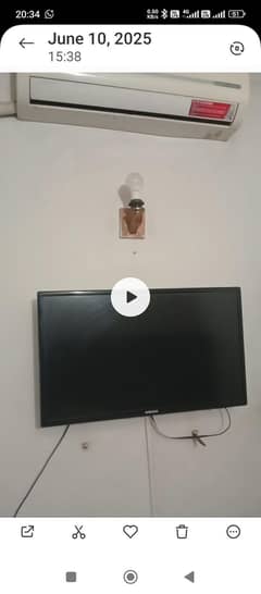 Samsung LCD in working condition no repair just like new,,