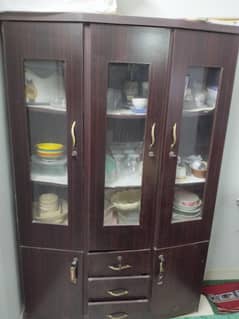 Stylish Wooden Crockery Divider in Excellent Condition