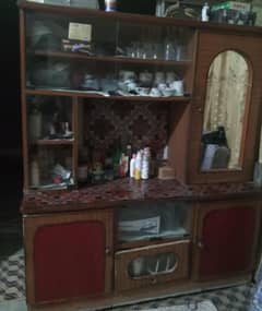 Divider and sideboard