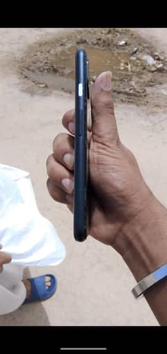 google pixel 4 128 gb. sim abhi ni chalti lakin patch ho sakti ha