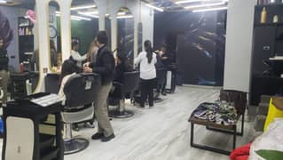 Running salon setup in excellent condition