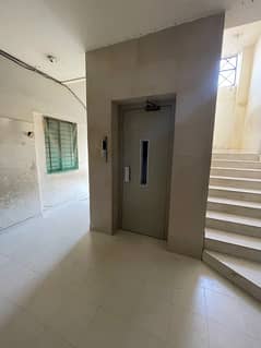 Spacious 2-Bed Lounge Flat On 3rd Floor Prime Location