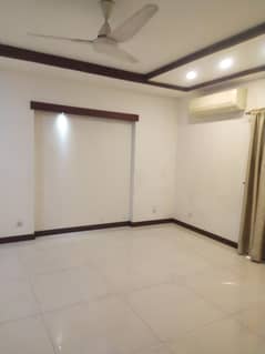 1 KANAL UPPER PORTION AVAILABLE FOR RENT FACING PARK IN JOHAR TOWN