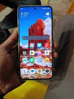 redmi note 13 8/256 green Color 5 month ki warranty mein hai front
