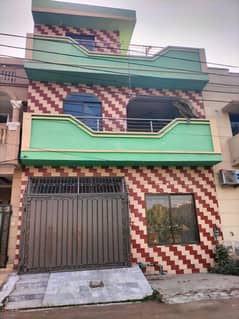 4 MARLA FACING PARK SOLID OWNER MADE HOUSE AVAILABLE FOR SALE