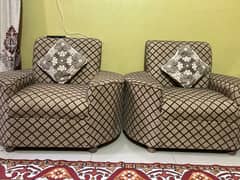 7 seater Sofa Set With Table in New Condition