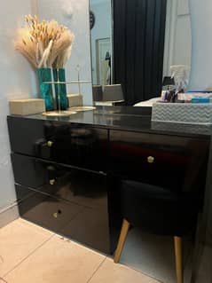 DRESSING TABLE WITH MIRROR (ATTACHED BACKLIGHT)