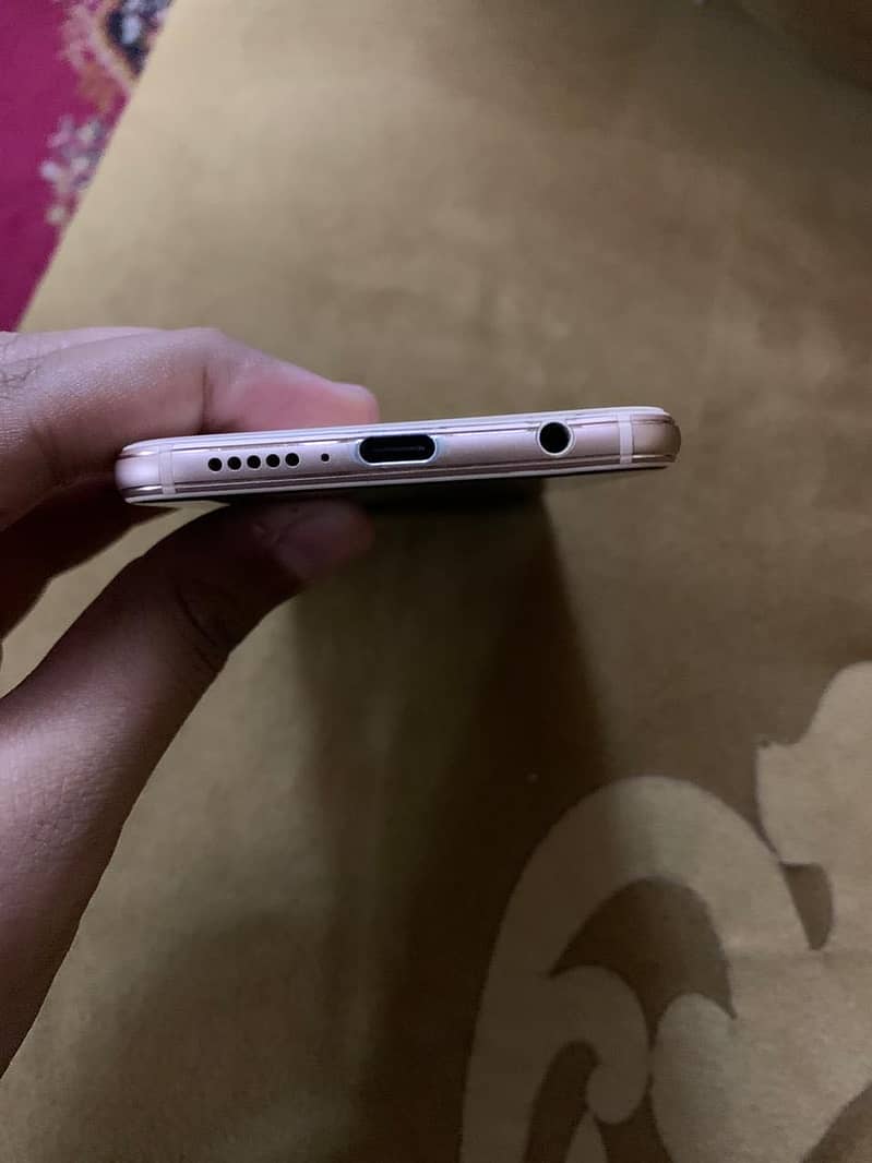 Not a single scratch on front and back best working condition phone 0