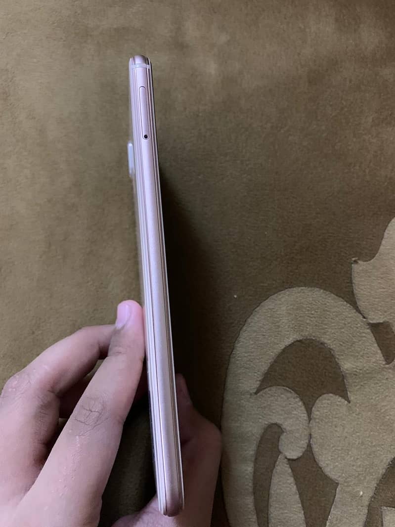 Not a single scratch on front and back best working condition phone 3