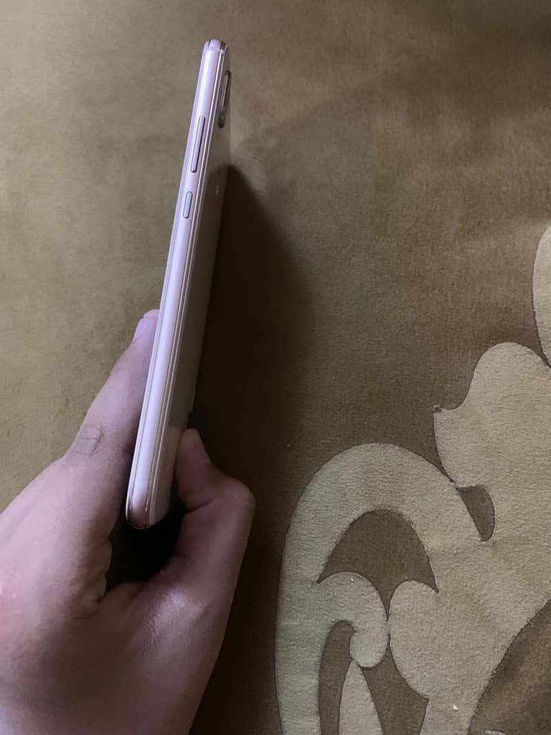 Not a single scratch on front and back best working condition phone 5