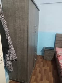 10/9 condition bad without mstress side tables dressing two door almar