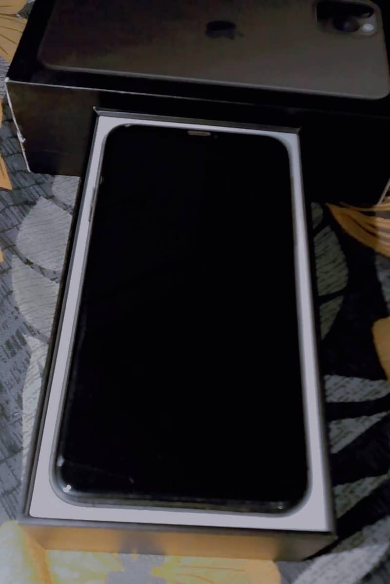 iPhone 11 Pro Max with box pta prove 256 4