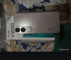 y200 complete box and charger 10 months warranty remaining 8+8 256 gb
