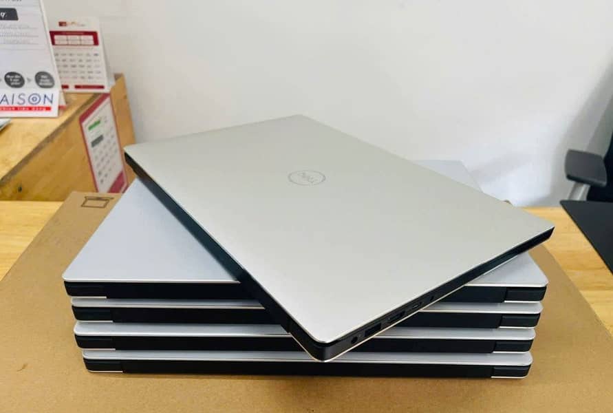 DELL XPS 15 (7590) Core i7 9th Generation (GTX 1650) 32/512gb NVME SSD 2