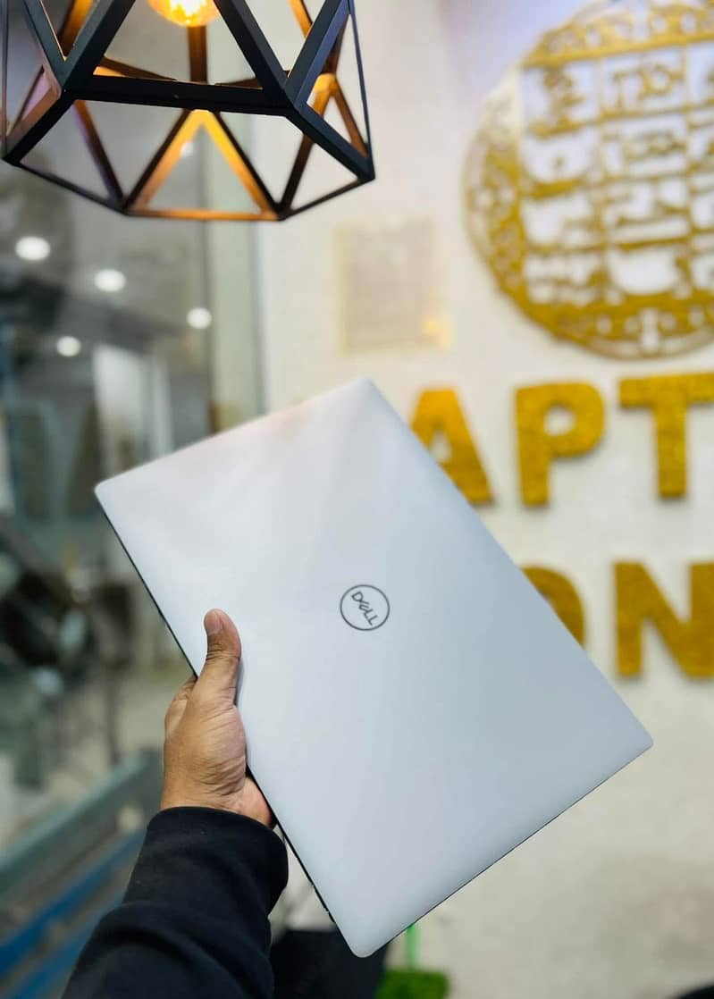DELL XPS 15 (7590) Core i7 9th Generation (GTX 1650) 32/512gb NVME SSD 4