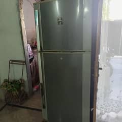 Dawlance fridge non inverter medium size for sale