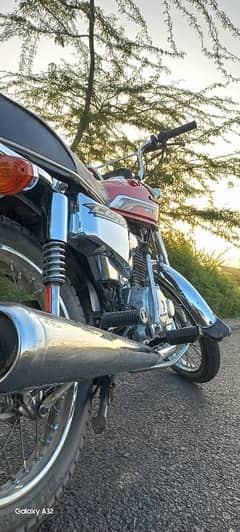 Honda 125 19 model sailf istart Lahore number 03407391325