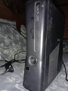 Xbox 360 slim 10/10 condition with 2 controllers