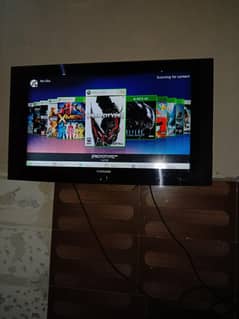 Xbox 360 slim 10/10 condition with 2 controllers