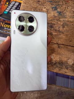 Tecno camon 30 11 month Worrenty ha abii All ok 10/10 box charge sath