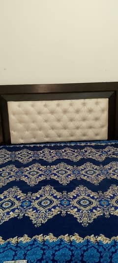 bed with metress and dressing table