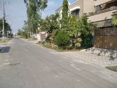 Prime location 10 Marla Residential Plot for Sale in G Block, Central Park Housing Scheme, Lahore