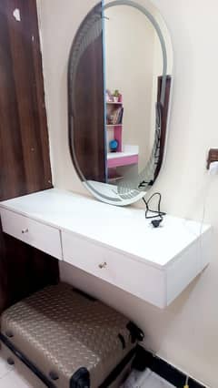 dressing with mirror