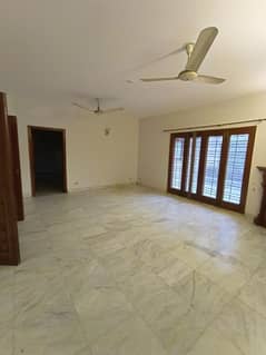 Spacious 1 Kanal Double Story House with 4-Car Porch for Rent in K Block, Model Town, Lahore