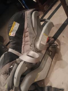 Graco Baby Car Seat – Excellent Condition | Safe & Comfortable