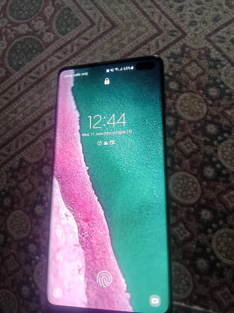 S10 plus 10/10 pta approve dual sim no any dot or line 3