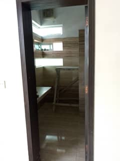 G/11/2/ 30+60 upper portion available for rent with sarvent room