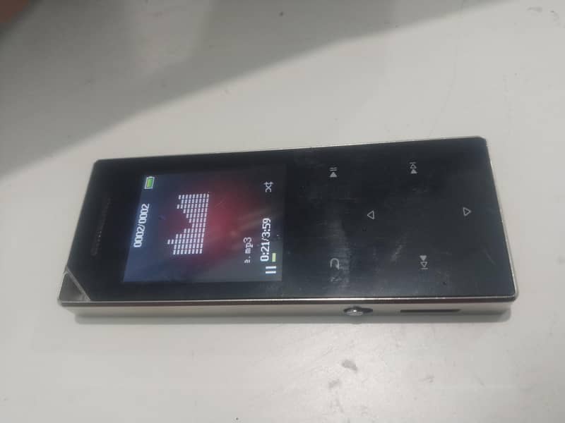 branded MP3 player like Bose JBL ipod Klipsch 2